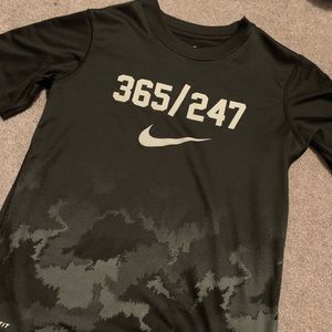 Boys Nike dry fit shirt size small